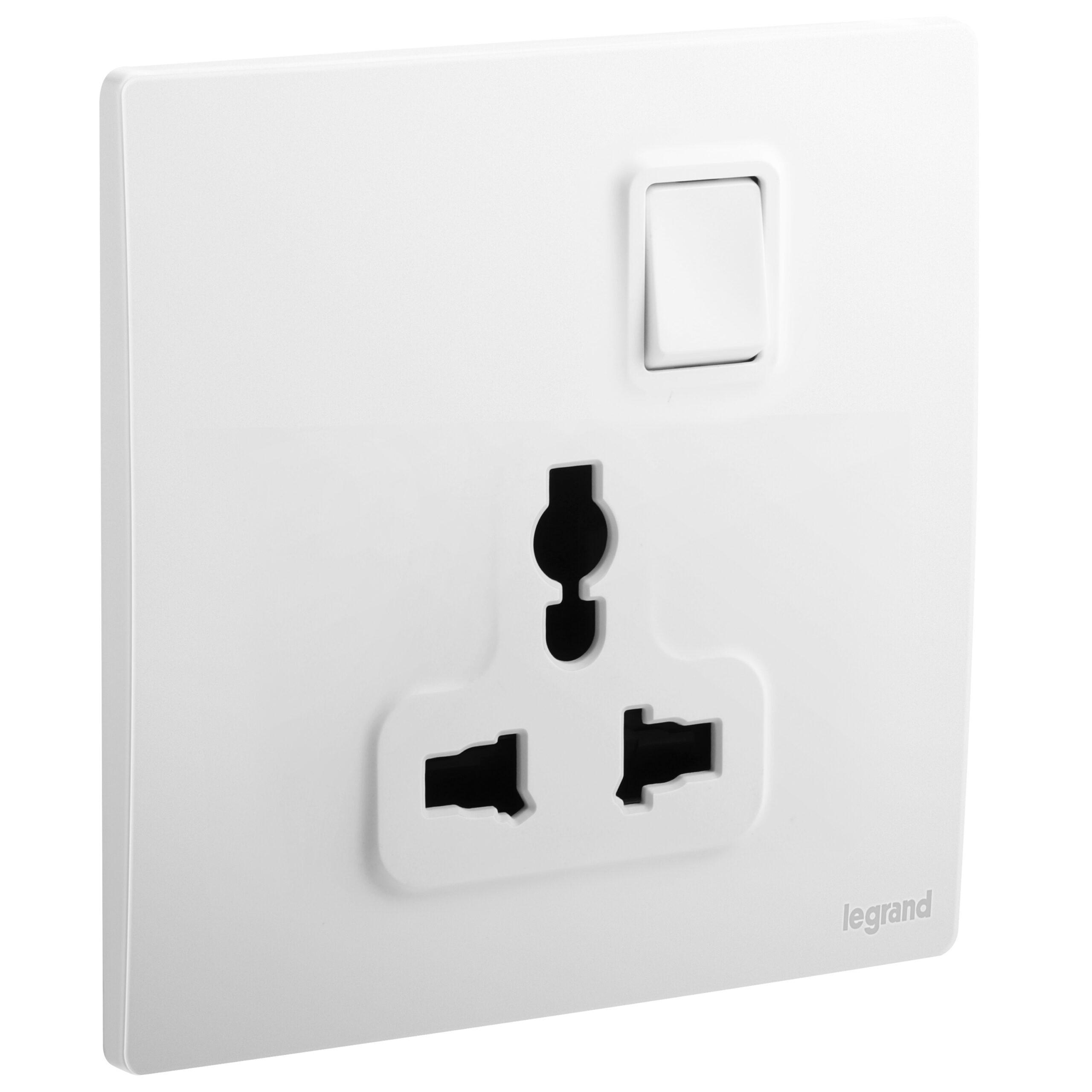 LEGRAND MALLIA SENSES/WHITE 1G MULTISTD SWITCHED SOCKET